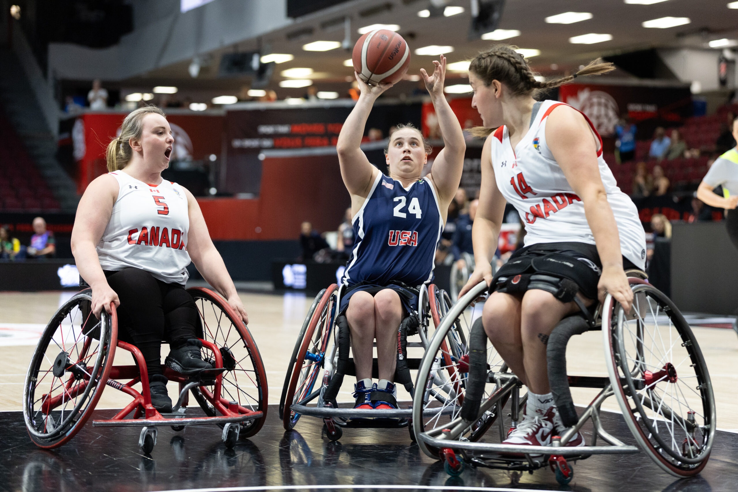 Lindsey Zurbrugg, Élodie Tessier and Elise Froese.